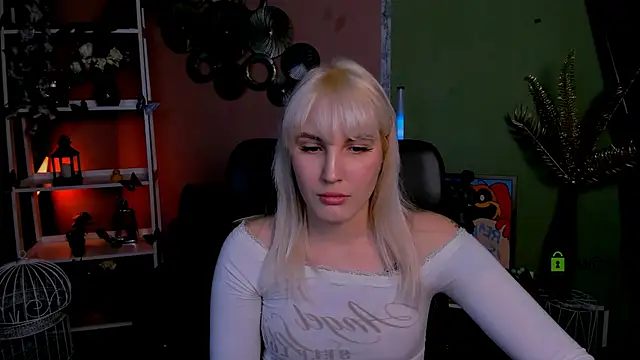 Snapshot of marta_smith chatting on November 2025 09:42:02 PM marta smith online show from November 2025 09:42:02 PM