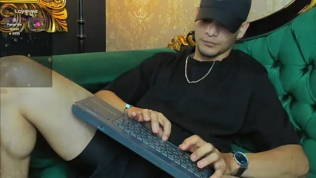Snapshot of AlessandroKiing chatting on July 2026 08:03:02 PM AlessandroKiing online show from July 2026 08:03:02 PM