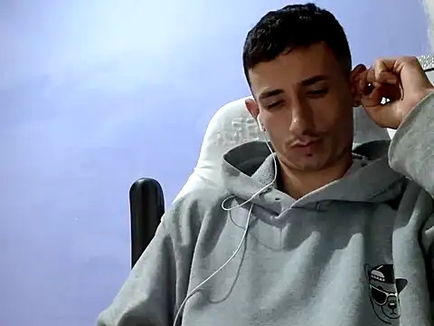 Damartinez27 online show from December 2025 03:30:01 PM