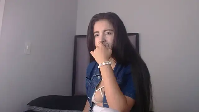 Snapshot of Lucy-23 chatting on January 2026 05:21:02 AM Lucy-23 online show from January 2026 05:21:02 AM