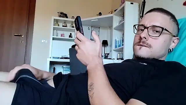 ilovechub112 online show from October 2025 03:33:01 PM