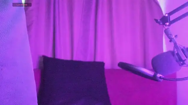 elfernh online show from September 2025 08:03:01 PM