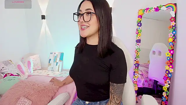 justonecute online show from October 2025 10:50:02 PM