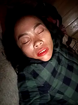 CoMay003 online show from December 2025 07:42:02 PM