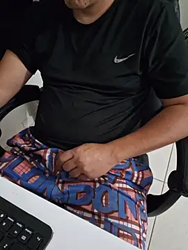 Carloskasado online show from November 2025 04:50:01 PM