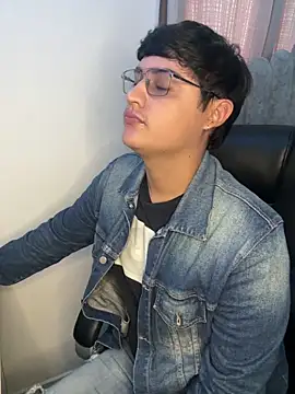 yesitwink  online show from April 2026 03:34:01 PM