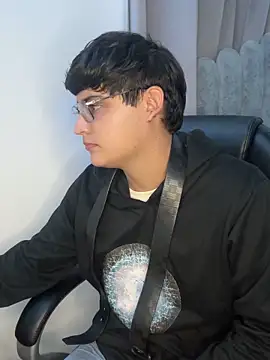 yesitwink  online show from April 2026 02:57:01 AM