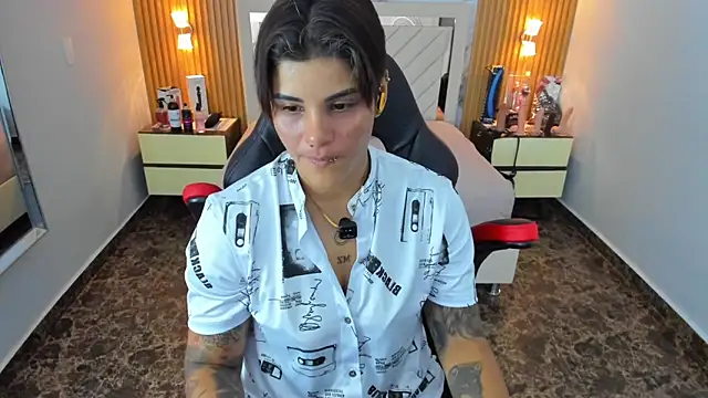 KAROLLJONES1 online show from November 2025 07:38:01 PM