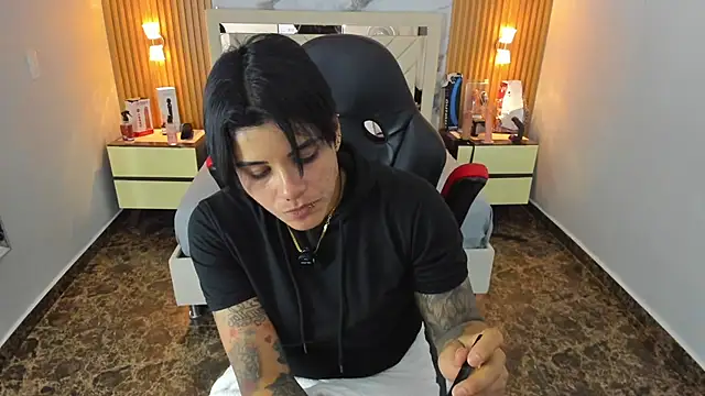 KAROLLJONES1 online show from December 2025 07:53:02 PM