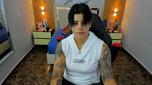 KAROLLJONES1 online show from December 2025 12:23:02 PM