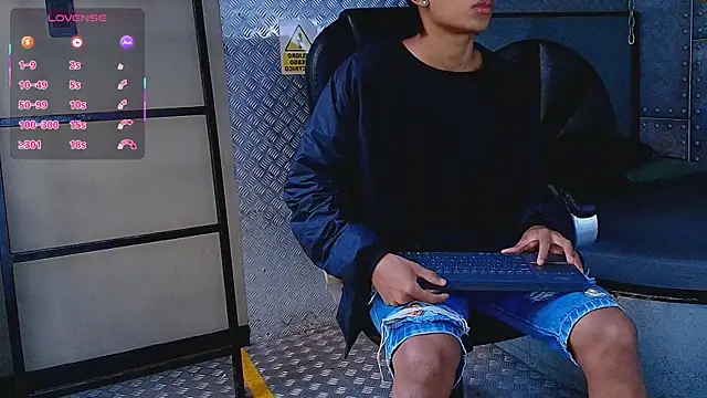 AlanCutee online show from October 2025 11:40:01 AM