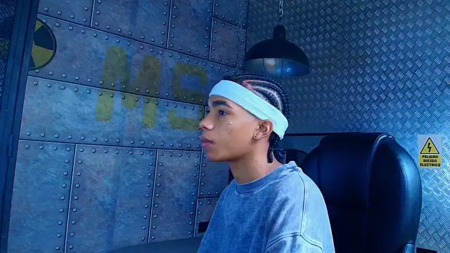 AlanCutee online show from October 2025 12:41:02 PM