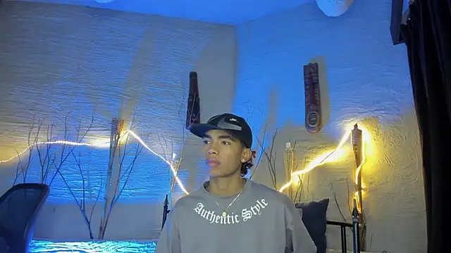 AlanCutee online show from April 2026 07:44:02 PM