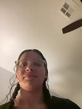 Snapshot of vixxnovalee chatting on February 2026 10:04:01 AM vixxnovalee online show from February 2026 10:04:01 AM