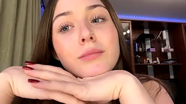 Adel strongwoman online show from November 2025 05:04:02 PM