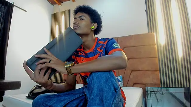 FYKMOR 1 online show from December 2025 07:43:01 PM