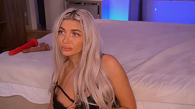 ElsaSinn online show from October 2025 04:01:02 AM