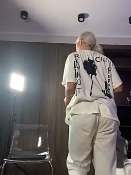 ElsaSinn online show from November 2025 03:39:02 AM