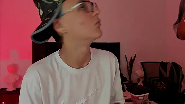 Snapshot of NoahLux chatting on September 2025 07:04:01 PM NoahLux online show from September 2025 07:04:01 PM