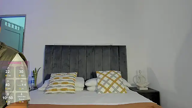 Snapshot of NoahLux chatting on October 2025 07:34:01 PM NoahLux online show from October 2025 07:34:01 PM