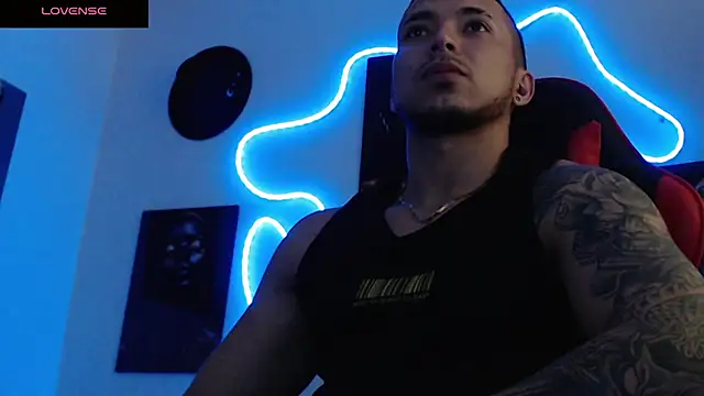 Snapshot of hank_fuller01 chatting on February 2026 06:48:01 PM hank fuller01 online show from February 2026 06:48:01 PM