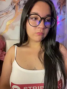 Snapshot of sara_roy04_ chatting on September 2025 03:44:01 AM sara roy04  online show from September 2025 03:44:01 AM