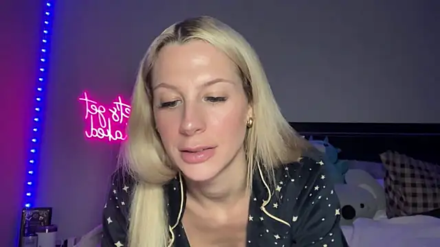 Snapshot of ChelseaCheeky chatting on October 2025 12:24:02 AM ChelseaCheeky online show from October 2025 12:24:02 AM