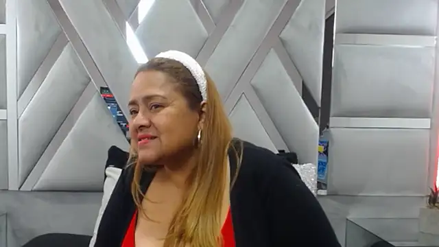 MonzerratBoyer online show from November 2025 08:01:01 PM