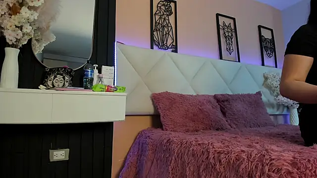 veronica hill  online show from September 2025 03:17:02 AM