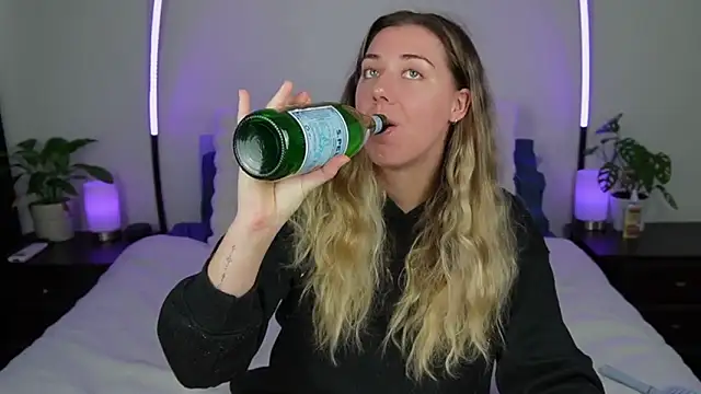 louiseberkeley online show from October 2025 12:41:01 AM