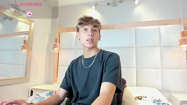 Twinkie Hung online show from September 2025 09:49:02 PM