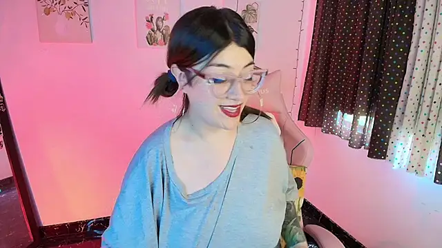 isaferrer06 online show from December 2025 04:01:01 PM