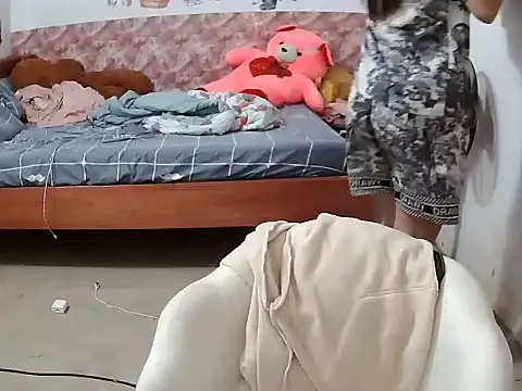 Linda-24 online show from October 2025 10:19:01 PM