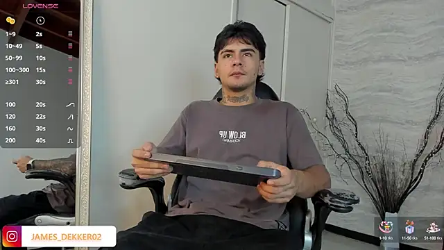 JamesDeker online show from October 2025 08:09:02 PM