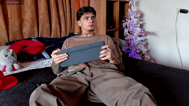 JamesDeker online show from December 2025 01:18:01 PM