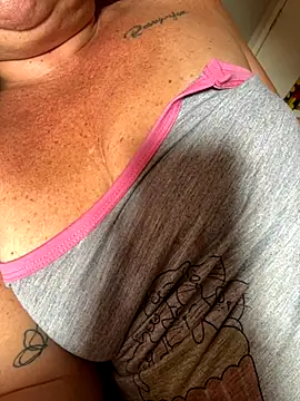 Snapshot of MaluLemos chatting on October 2025 10:03:01 AM MaluLemos online show from October 2025 10:03:01 AM