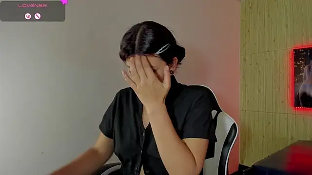 Snapshot of Raven_Rouge_ chatting on February 2026 08:25:01 PM Raven Rouge online show from February 2026 08:25:01 PM