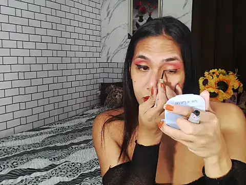 Latinahugecock online show from October 2025 06:28:02 PM