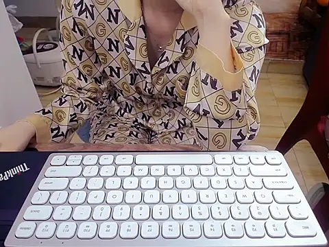 Lamoon 2k online show from October 2025 06:26:01 AM