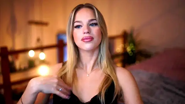 Emilyvanroessel online show from November 2025 05:14:01 PM