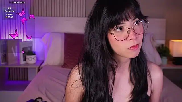 Snapshot of aprilqueenie chatting on May 2026 07:43:01 PM aprilqueenie online show from May 2026 07:43:01 PM