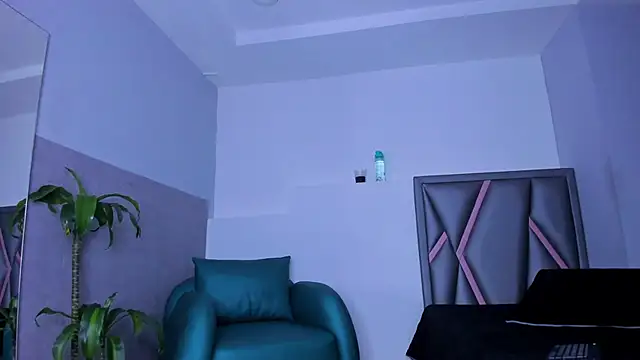 aurora tziu online show from September 2025 04:03:01 AM