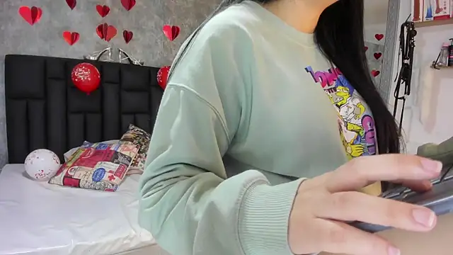 crystaldarliing online show from February 2026 01:17:01 PM