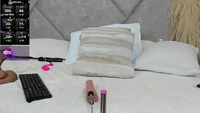 Mommy Naughty online show from March 2026 11:32:02 PM