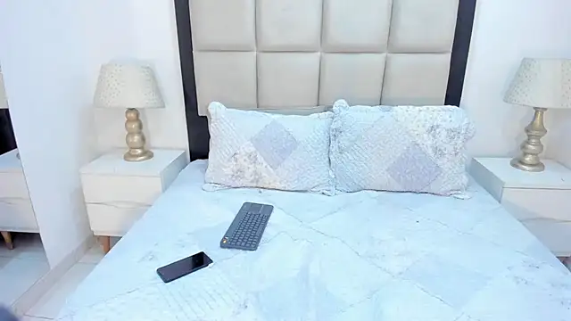 ElisabettaMonroy online show from October 2025 01:51:02 PM