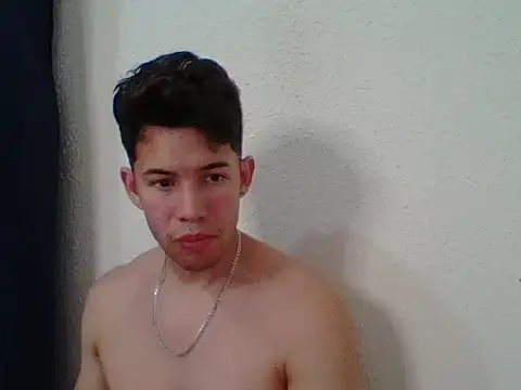 Maxtaylor18 online show from October 2025 05:33:02 AM