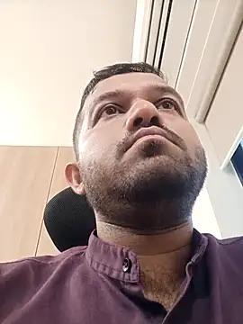 Snapshot of VJ17 chatting on May 2026 06:42:02 AM VJ17 online show from May 2026 06:42:02 AM