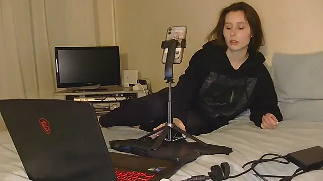 Purpy Kam online show from October 2025 07:34:01 PM