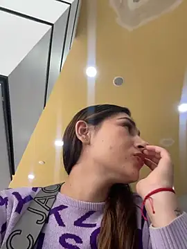 Snapshot of Isa_Villamarin chatting on October 2025 03:01:02 PM Isa Villamarin online show from October 2025 03:01:02 PM