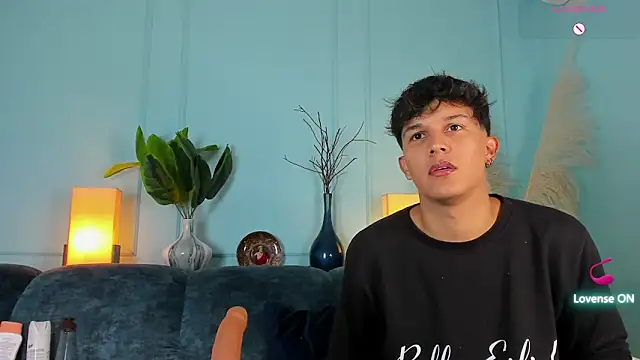 Snapshot of Leo_Savage_ chatting on February 2026 02:54:01 AM Leo Savage online show from February 2026 02:54:01 AM